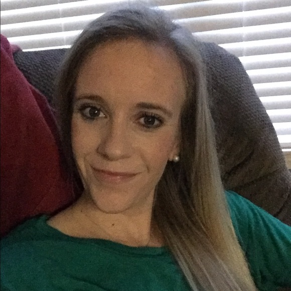 Meet your Posher, Aimee - Picture 2 of 4